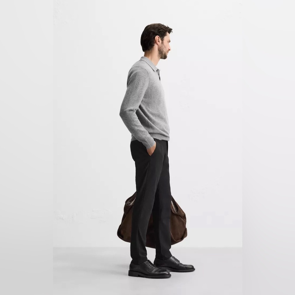 Zara Men's Black Stretch Pants 38X32
Men's Slim Fit pants of bi-stretch fabric.